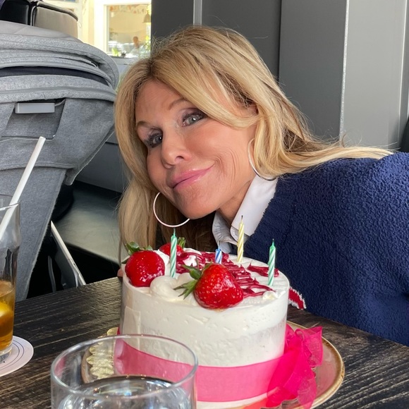 Meet your Posher, Kim - Picture 2 of 9